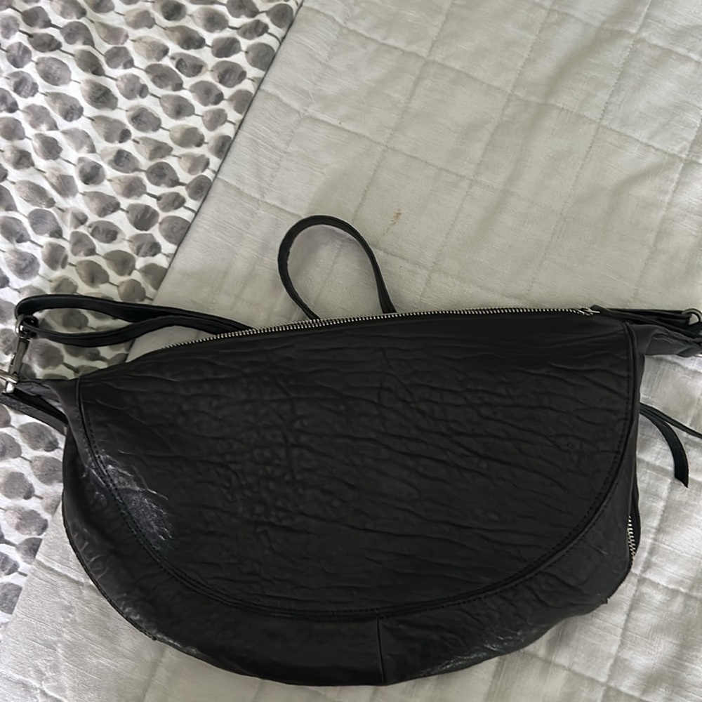 Latico Callie Sling Bag Bubble Black